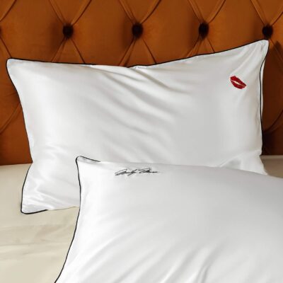 Marilyn MonroeSilk Pillowcase-Kiss