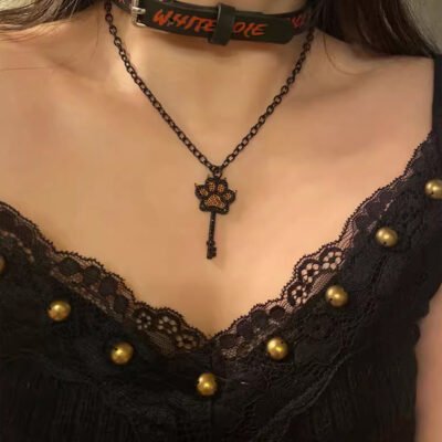 MUKTANK X WHITEHOLE Wealthy Little Dog Paw Necklace