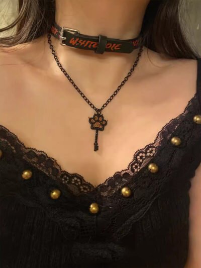 MUKTANK X WHITEHOLE Wealthy Little Dog Paw Necklace